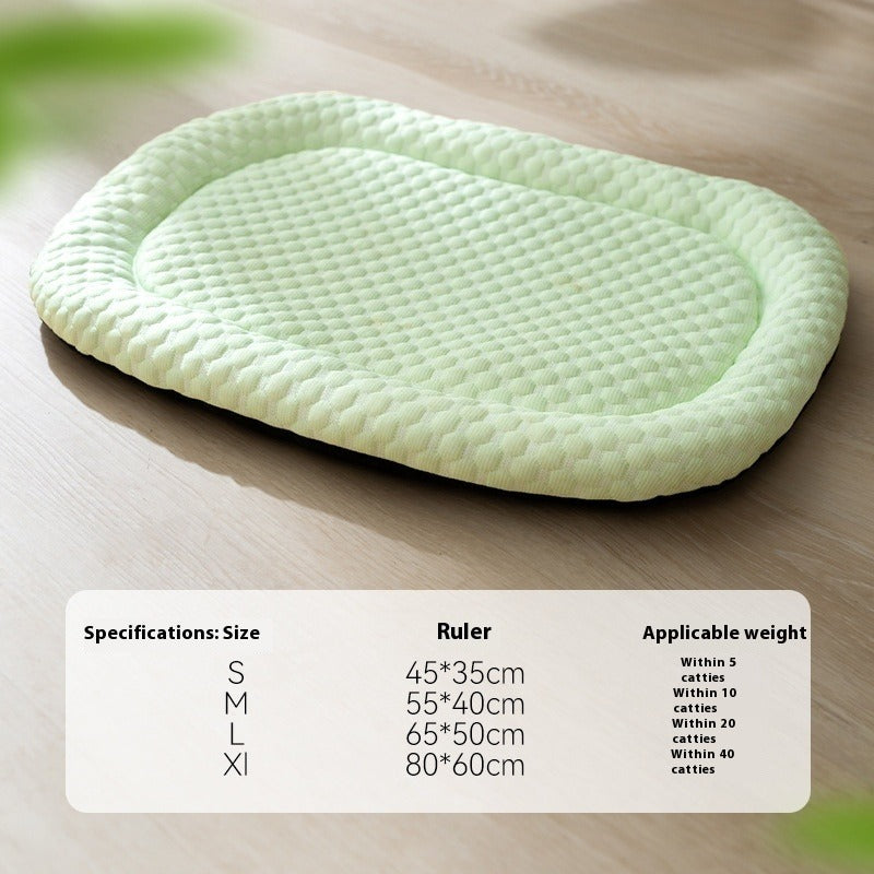 Light green woven mat on a wooden surface with size specifications.